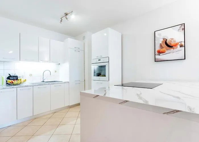 Elena Апартаменты *